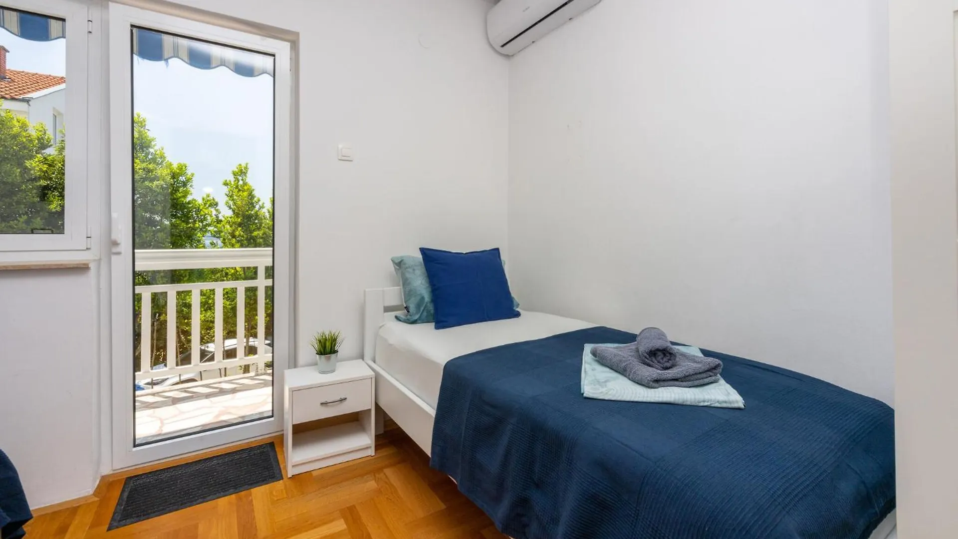 Podvezanec Apartment Dramalj