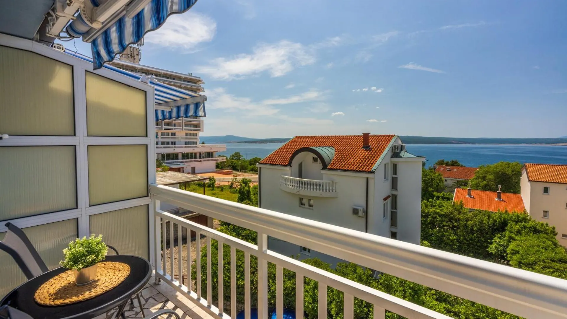 Podvezanec Apartment Dramalj
