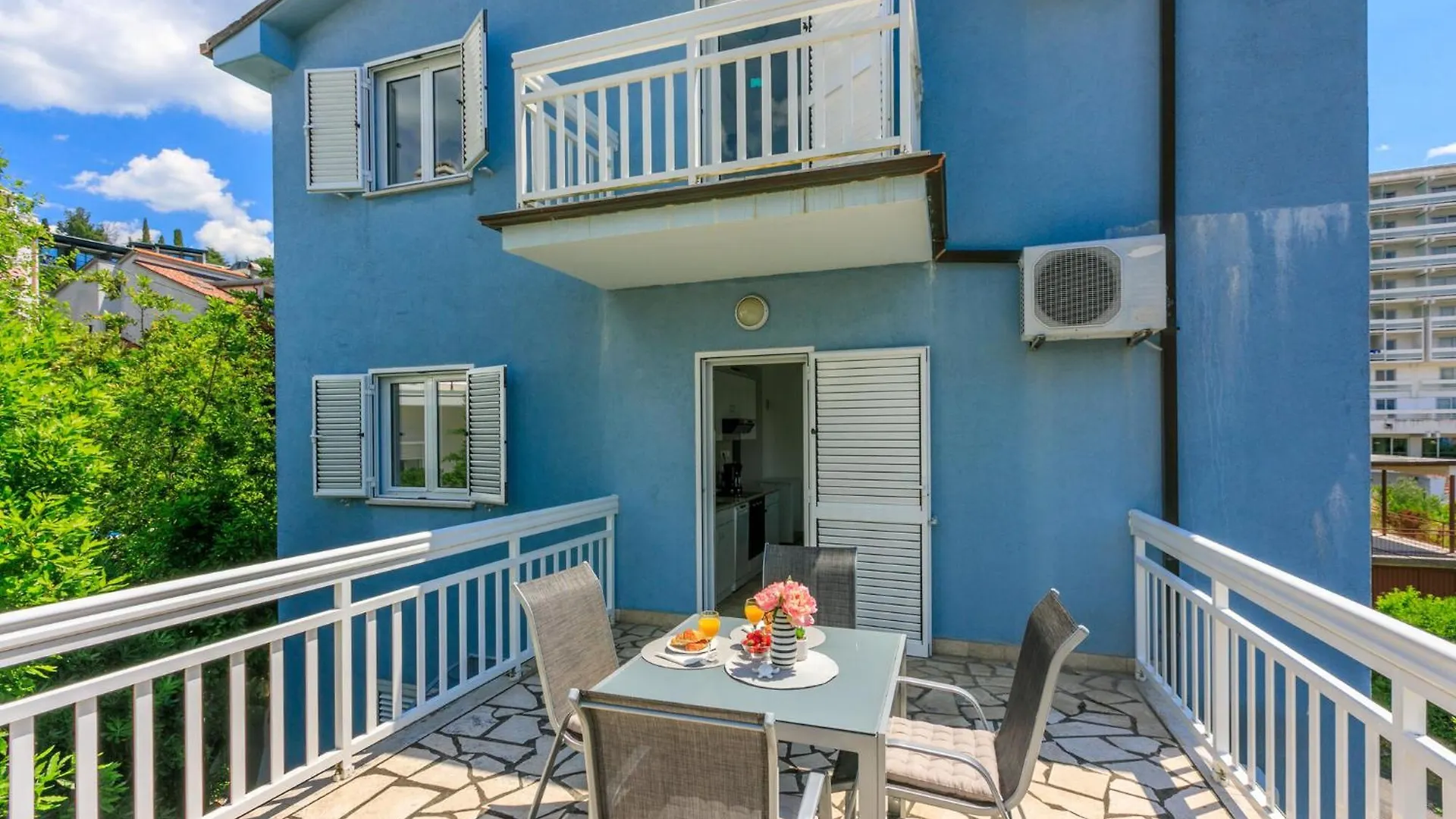 Podvezanec Apartment Dramalj