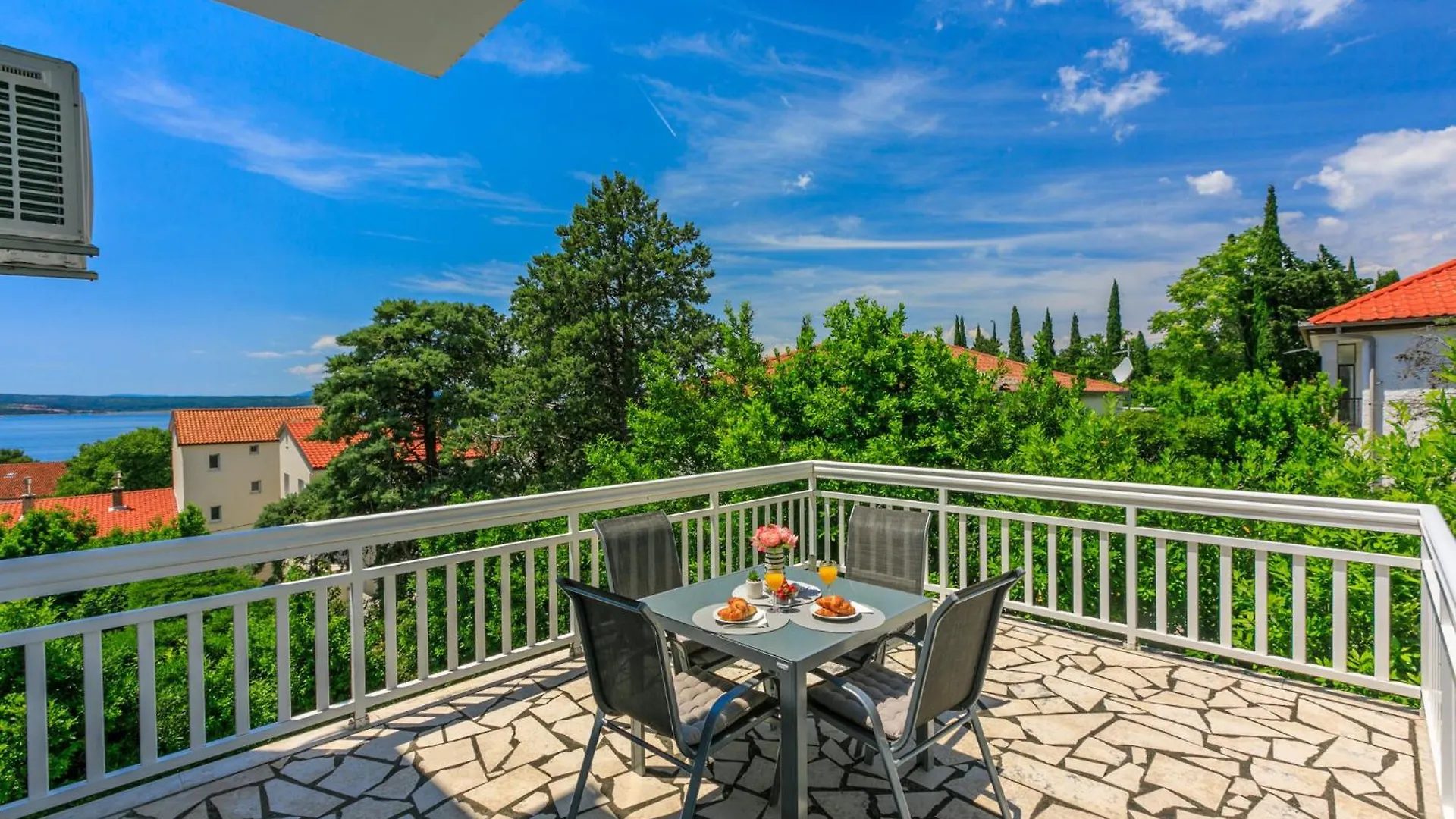 Podvezanec Apartment Dramalj